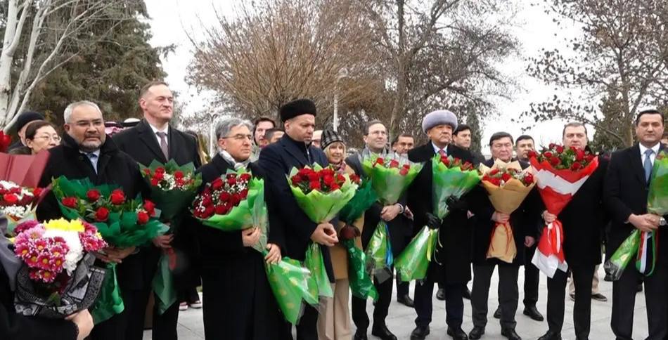 Ashxobod shahrida buyuk mutafakkir va shoirlar – Alisher Navoiy hamda Zahiriddin Muhammad Bobur tavalludiga bag‘ishlangan ma’naviy-ma’rifiy tadbir o‘tkazildi.